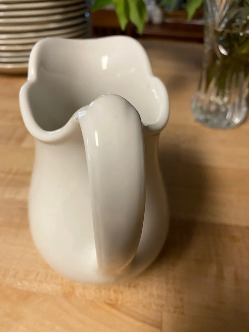 Sterling White stoneware pitcher with Scalloped Rim - Picture 5 of 7